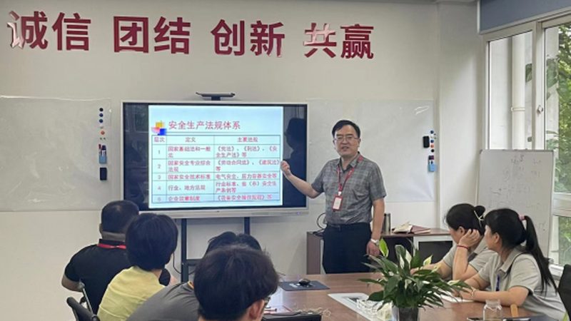小标题：编程教育的兴起背景